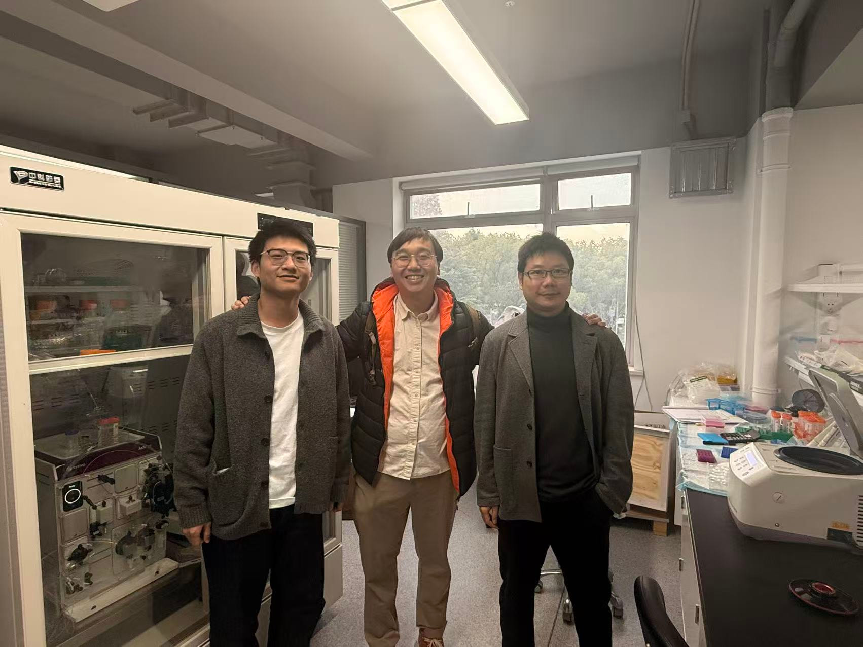 Qiancheng visited Prof. Qi Shen at Shanghai Jiao Tong Universit